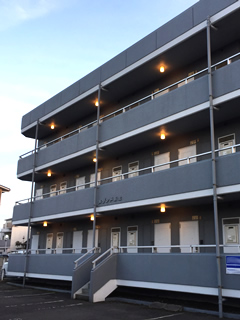 ���]���hS